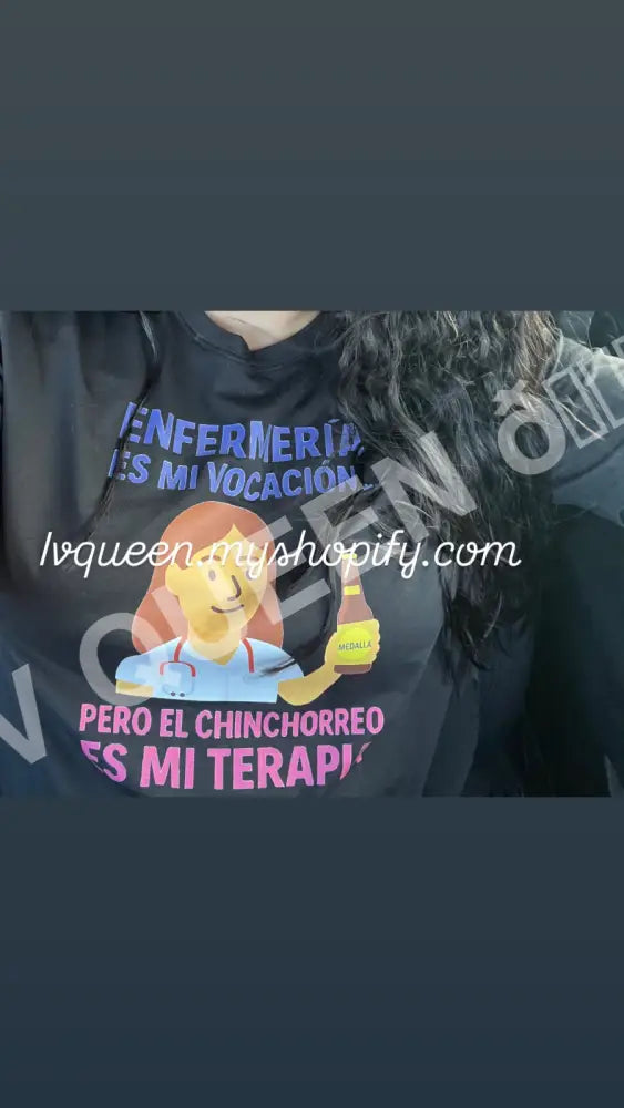 T shirts varios estilos a escoger S / Enfermera chinchorreando con Medalla / Black